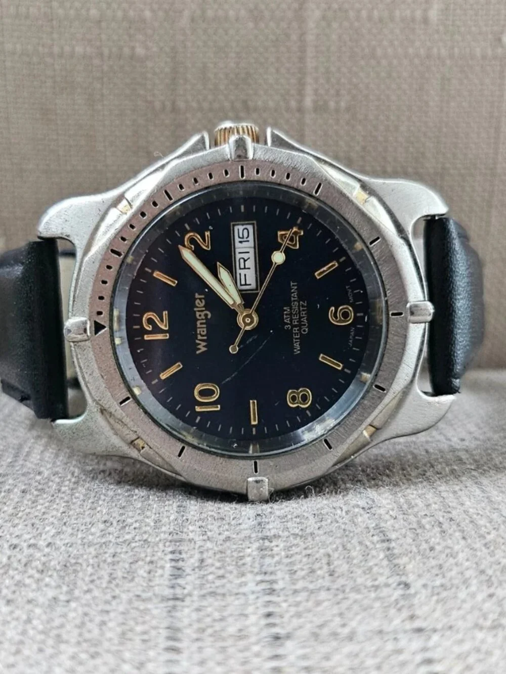 Vintage Wrangler Men Wristwatch Silver Tone Case Day/Date Calendar Quartz Watch